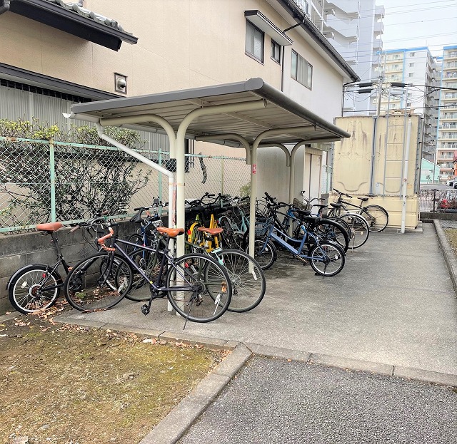 その他　屋根付き駐輪場完備