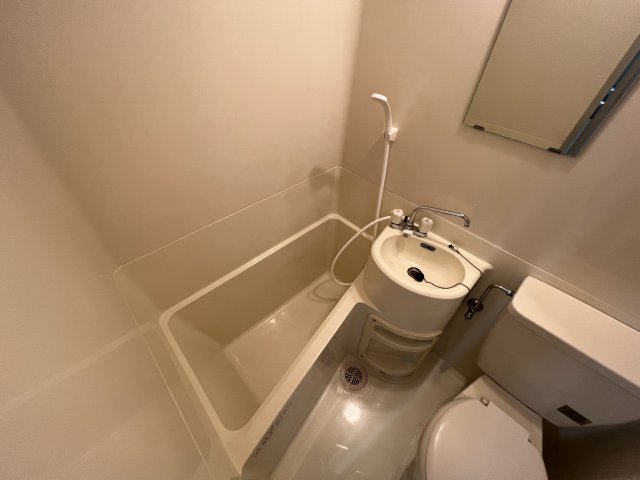 バス・シャワールーム　シンプルで機能的なユニットバスです！