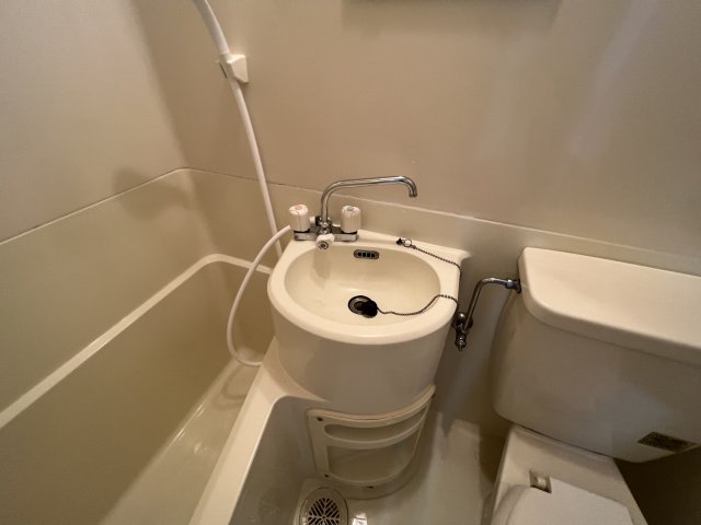 洗面設備　浴室内に洗面台付き！