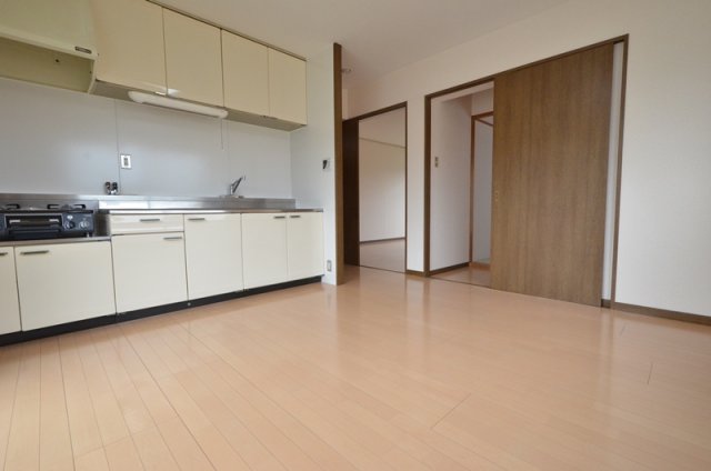 居室・リビング　床が明るい色合いで綺麗です♪