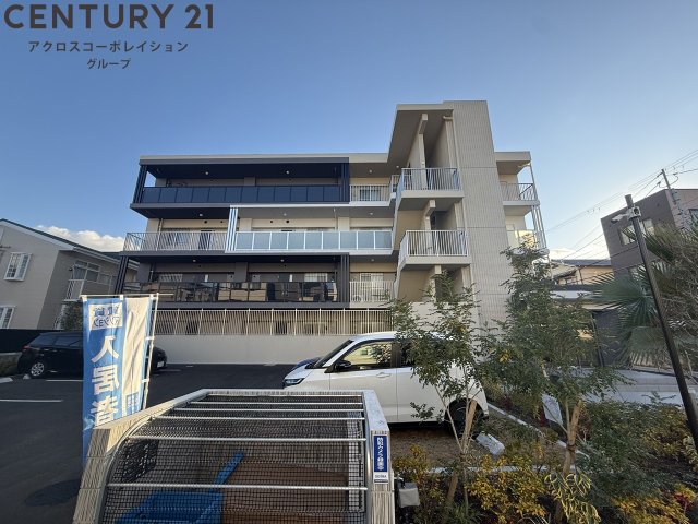 建物外観　オートロックで外部の人間が簡単に出入りできないため安心です。