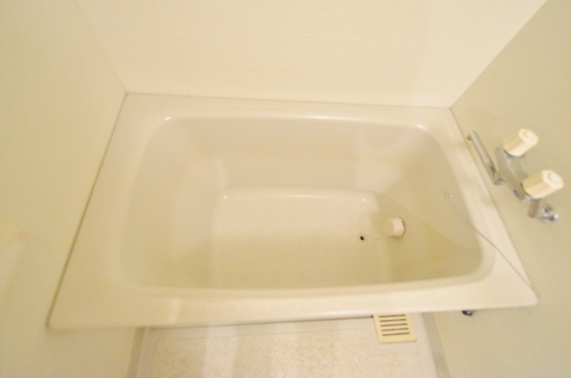 バス・シャワールーム　浴室乾燥機付きで便利です！