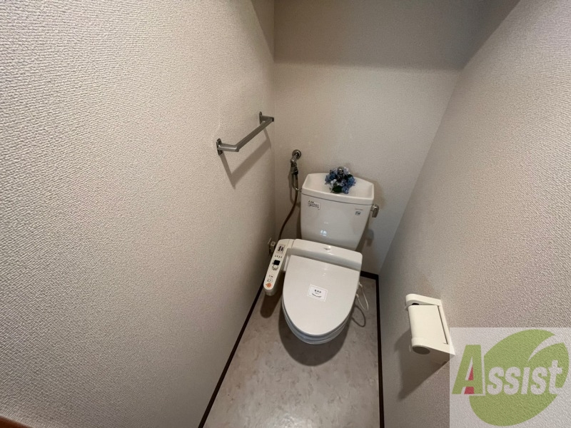 トイレ　ウォシュレット機能がついたトイレ。安心して使用できますね。