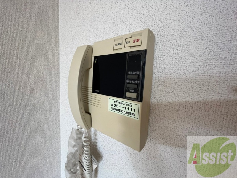 セキュリティ　ＴＶモニター付インターホンです。来客者の顔が見えるので安心！