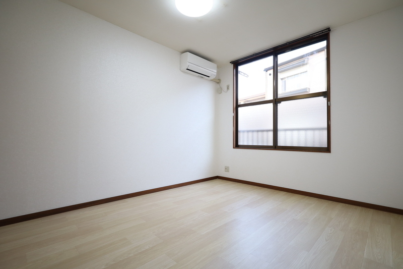 居室・リビング　※別号室写真（反転タイプ）