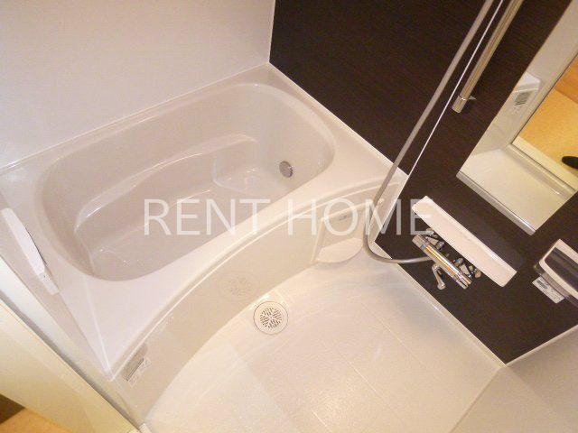 バス・シャワールーム　追い焚き機能付きお風呂です。