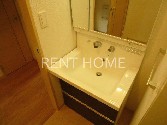 洗面設備　デザイナーズ洗面台です。