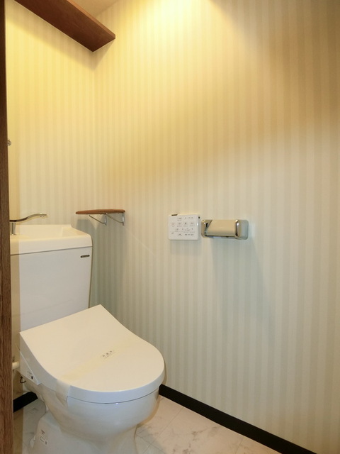 トイレ　温水シャワー付きトイレ（２０２５年６月撮影）