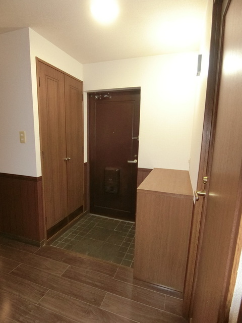 玄関　玄関　シューズボックス・物入れ　（２０２５年６月撮影）