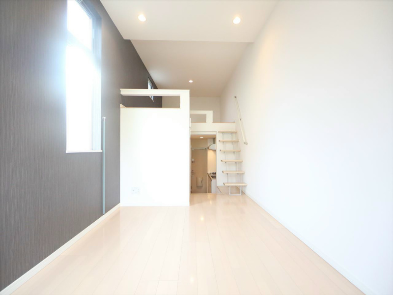 居室・リビング　洋室6.8帖　ロフト5.2帖（収納にも寝室にも使用できます）