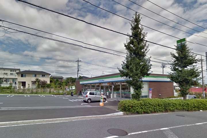 コンビニ　ファミリーマート（コンビニ）まで625m