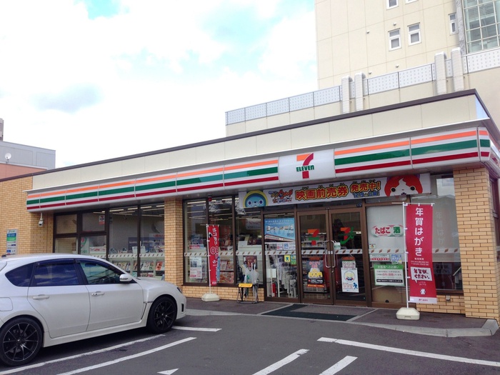 コンビニ　セブンイレブン（コンビニ）まで350m