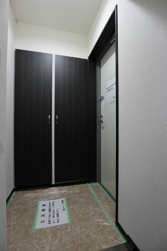 玄関　玄関収納とシューズボックス付きです。
