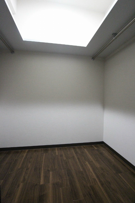 収納　収納力の高いウォークインクローゼットです。
