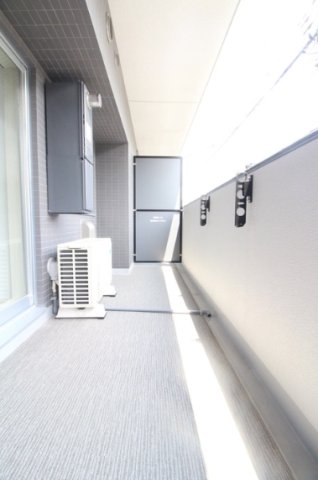 バルコニー　広々バルコニー