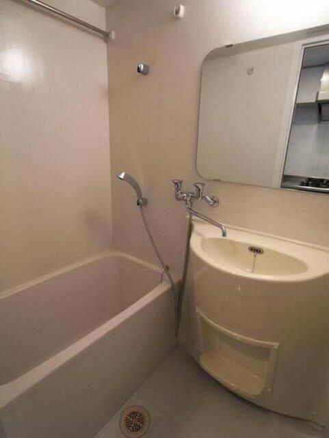 バス・シャワールーム　☆コンパクトで使いやすいお風呂です☆