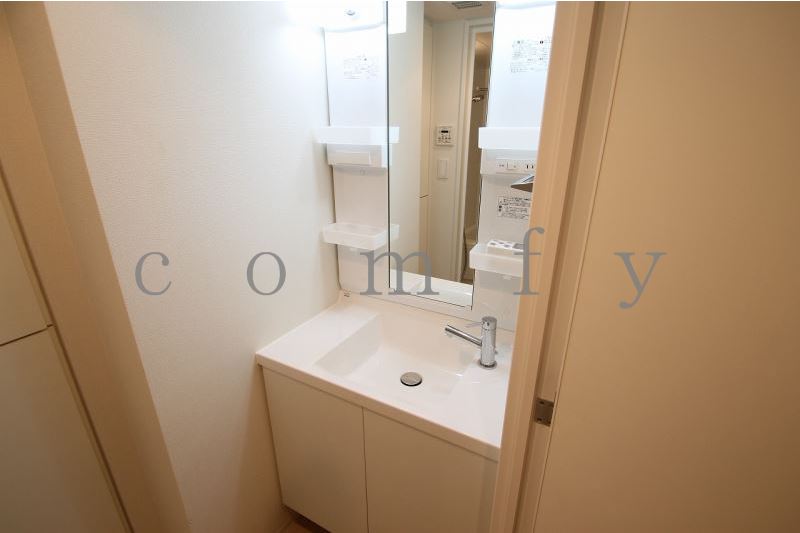 洗面設備　清潔感のあるパウダールーム