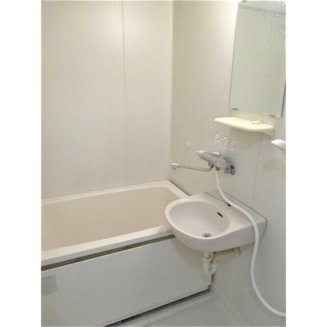 バス・シャワールーム　（2006）