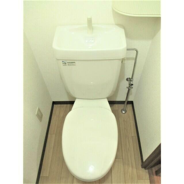 トイレ　（2006）