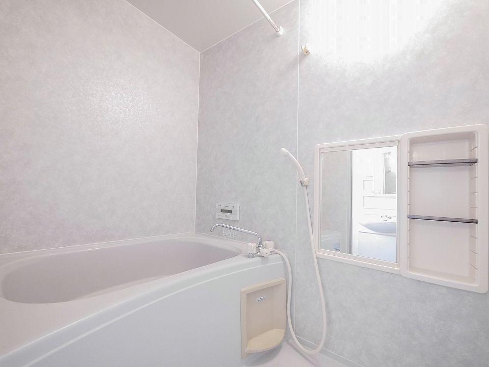 バス・シャワールーム　追い焚き機能に♪ランドリーパイプ♪設備充実の浴室☆