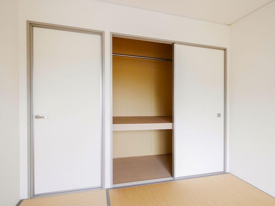 収納　パイプハンガー付で広々☆クロスが統一されてスッキリ