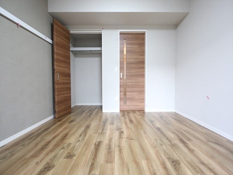 その他　洋室7.4帖　クローゼット付（収納充実してます）