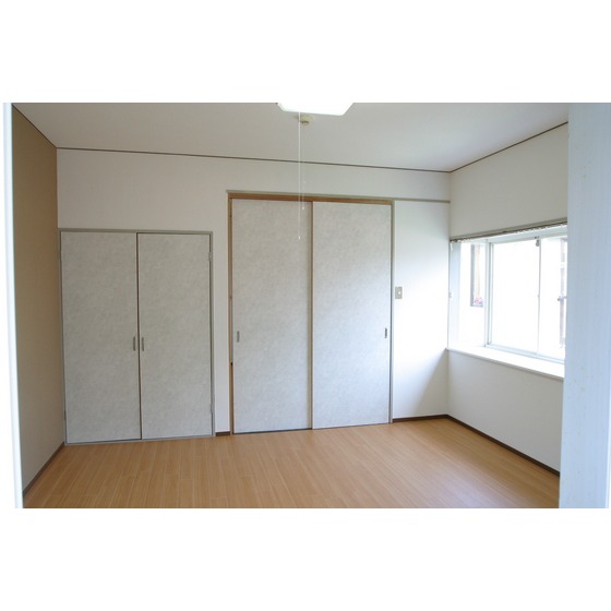 居室・リビング　出窓付