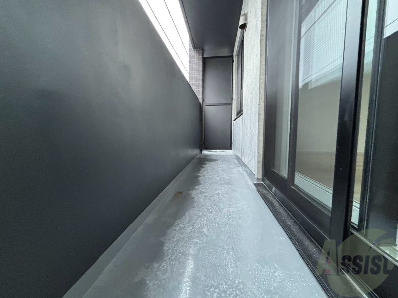 バルコニー　バルコニーです。洗濯物を干すもよし、一息つくもよしですね。