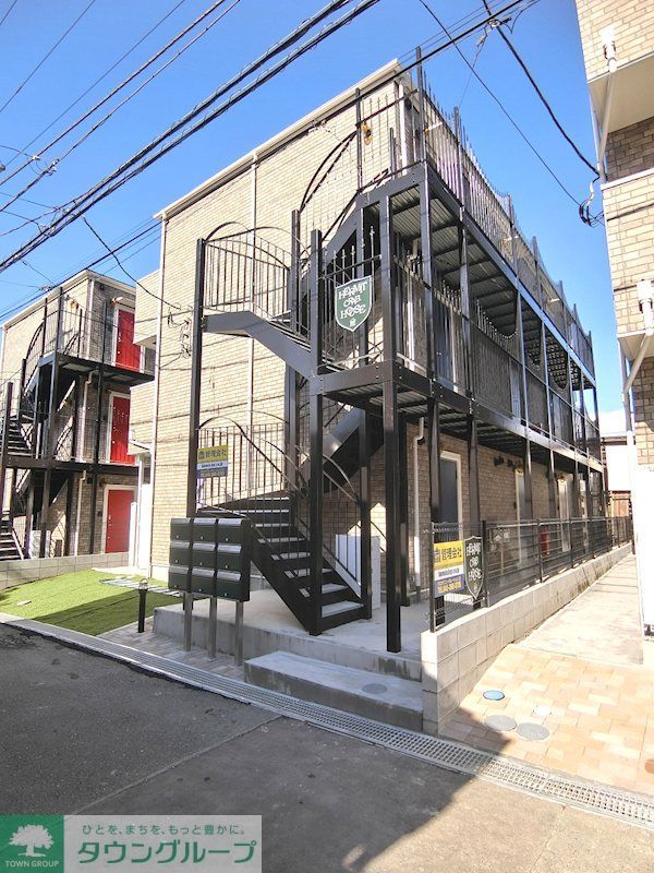 建物外観　重厚感のあるレンガ調の外観です！