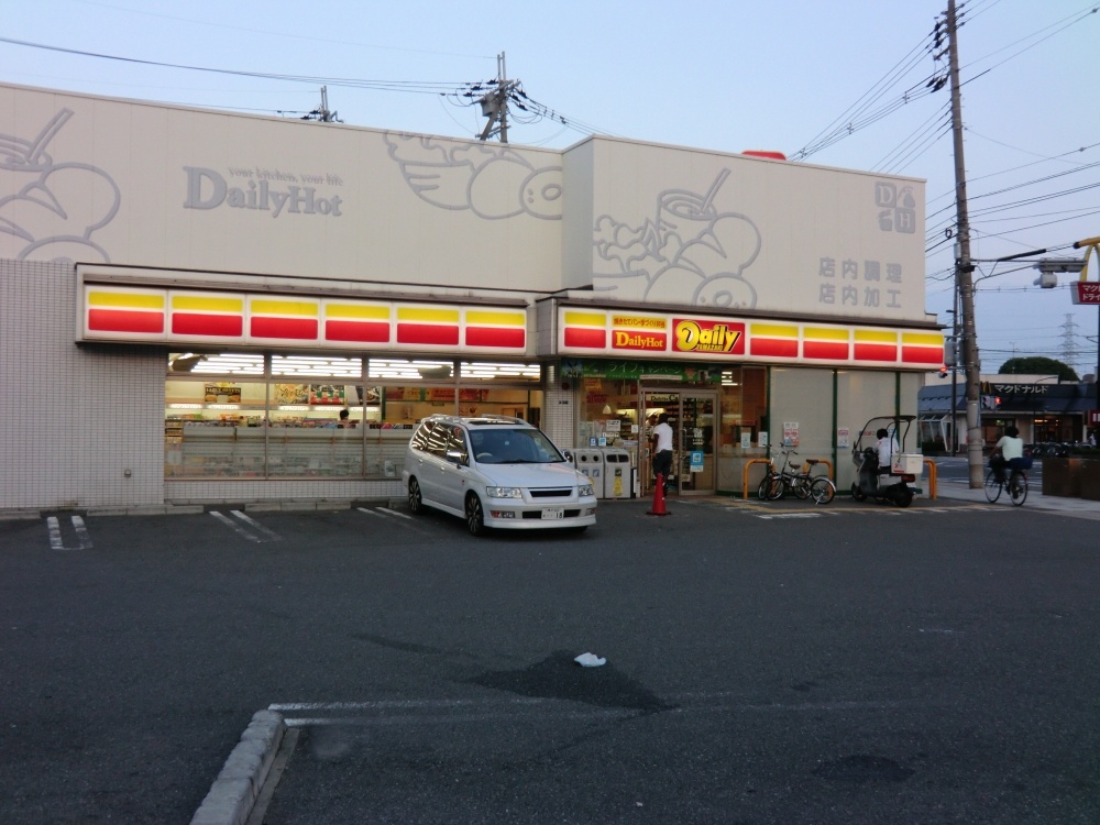 コンビニ　デイリーヤマザキ　稲葉荘1丁目店（コンビニ）まで136m