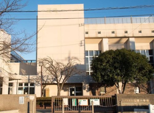 小学校　世田谷区立玉堤小学校（小学校）まで718m