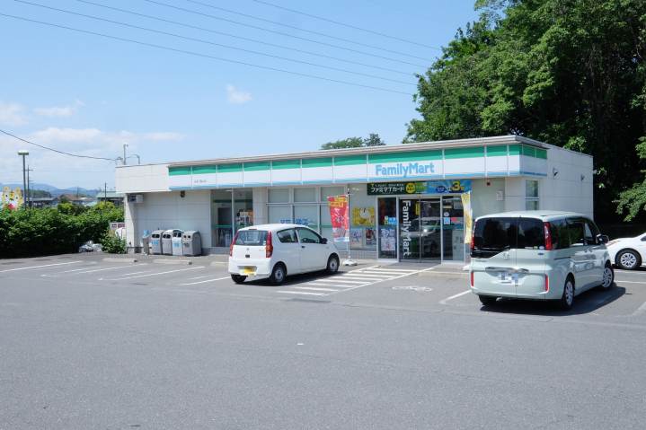 コンビニ　ファミリーマート（コンビニ）まで538m