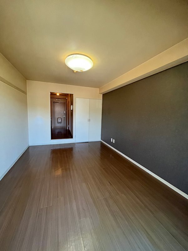 その他部屋・スペース　落ち着いた色調の寝室です