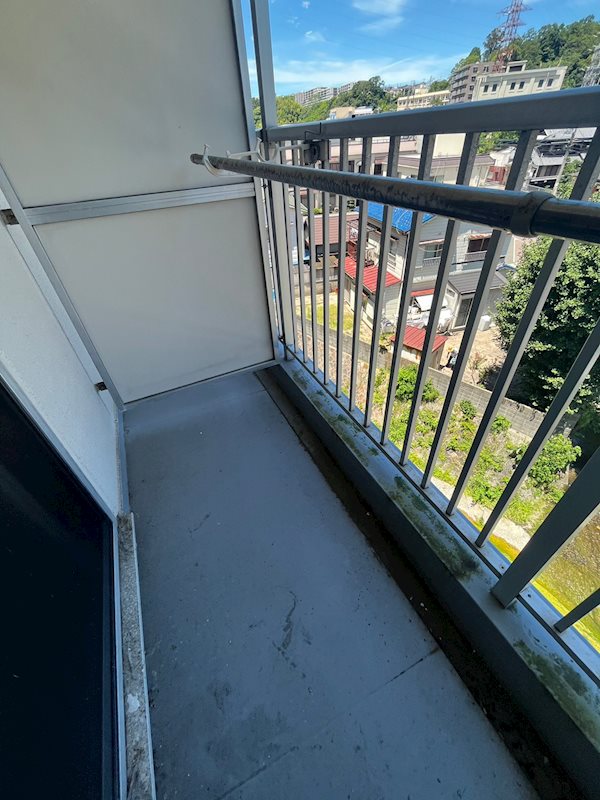 バルコニー　外からの目が気にならないバルコニーで洗濯物が干せます