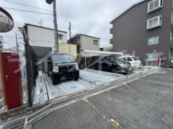 駐車場　駐車場に車を止められます