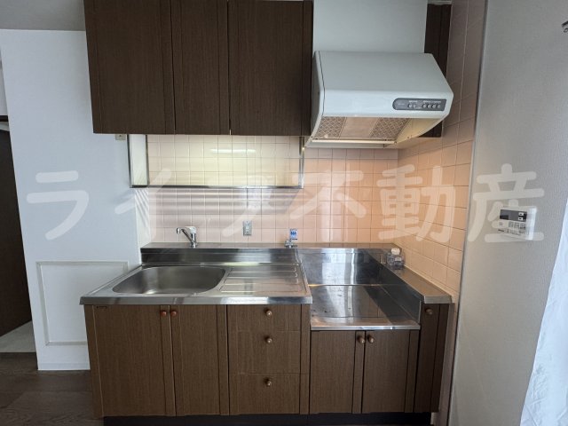 キッチン　コンパクトなキッチンで掃除もラクラク