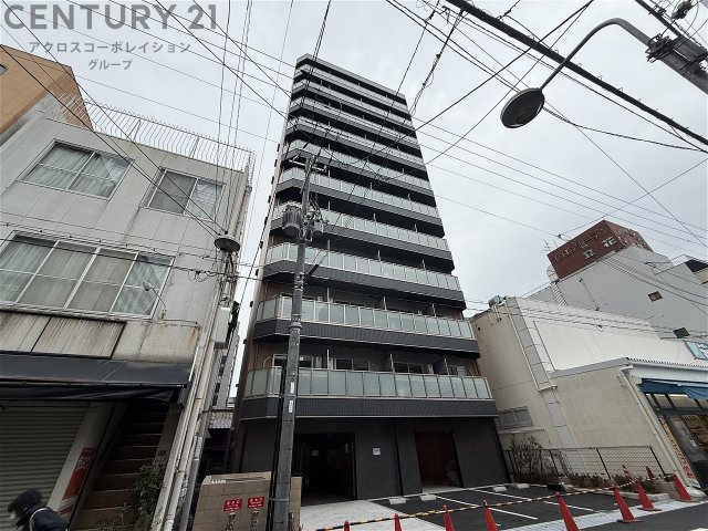 建物外観　おしゃれな外観です。隣がスーパーで買い物に便利♪