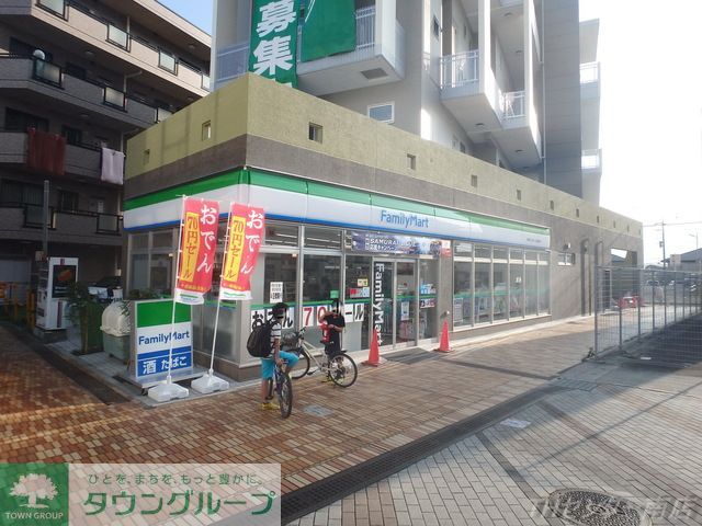コンビニ　ファミリーマート都筑ふれあいの丘駅前店（コンビニ）まで1360m