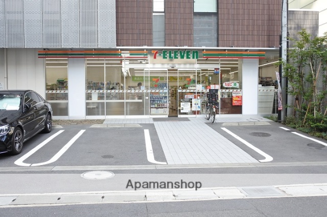 コンビニ　セブンイレブン（コンビニ）まで876m