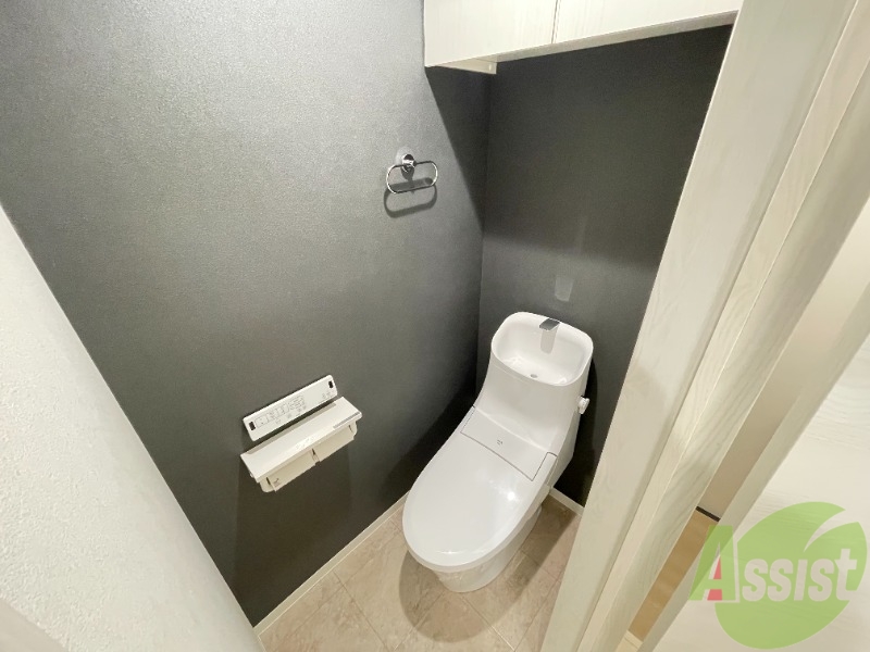 トイレ　温水洗浄便座なので快適に使用できそうですね。