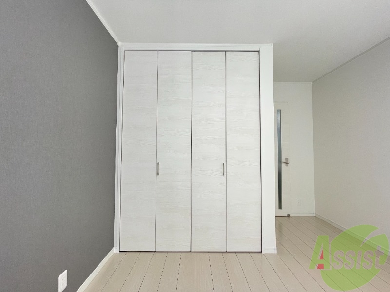 収納　収納はこちらのクローゼットをお使いください。