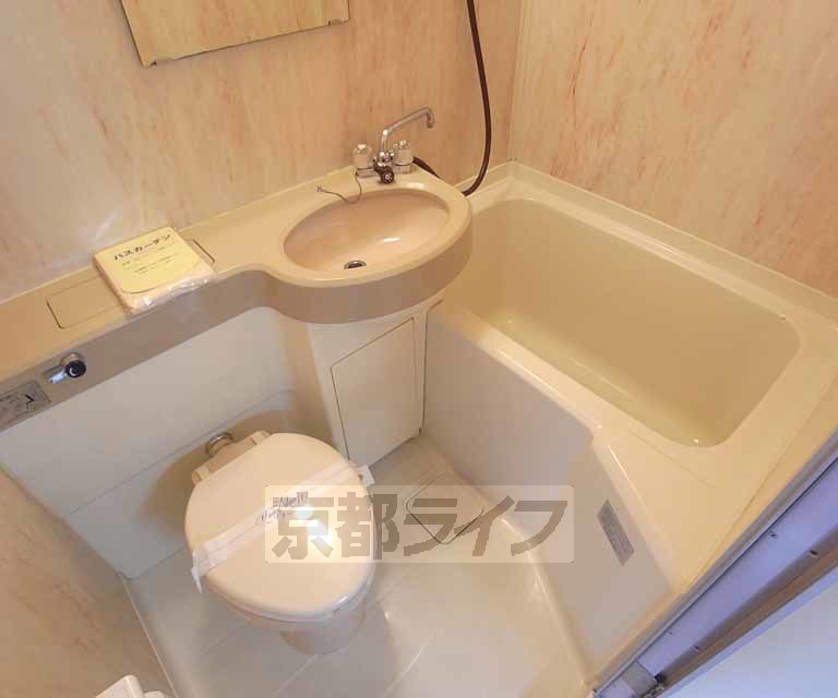 バス・シャワールーム　ＵＢですが、広めです。