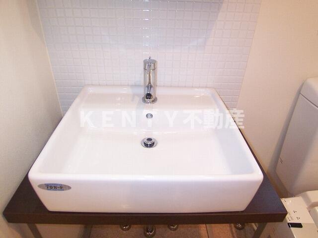 洗面設備　スペースが確保できる洗面所です