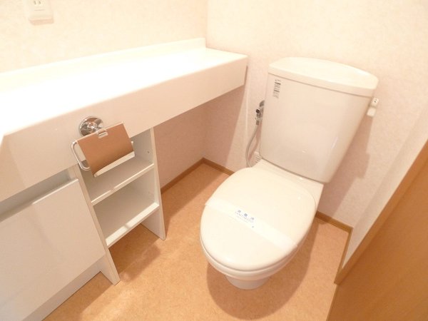 トイレ　別号室の参考写真です。