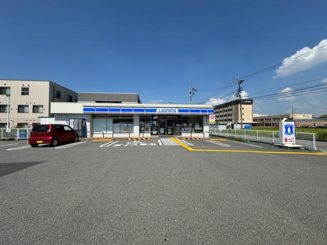 コンビニ　ローソン枚方長尾荒阪一丁目店（コンビニ）まで743m