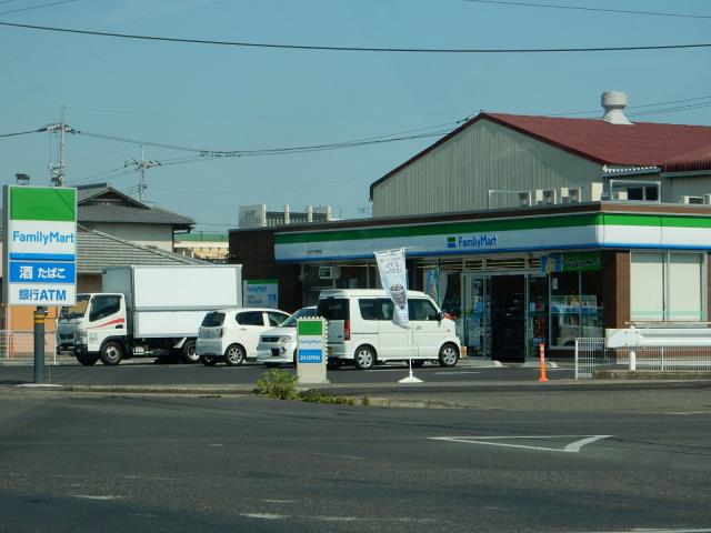 コンビニ　ファミリーマート岡山下中野西店（コンビニ）まで305m