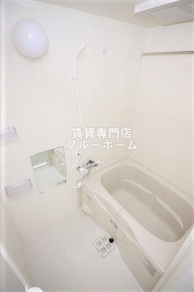 バス・シャワールーム　浴室乾燥付きバス！