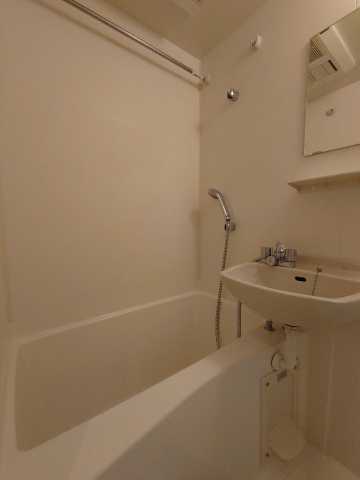 バス・シャワールーム　※参考写真です。同じ間取りの別部屋になります。