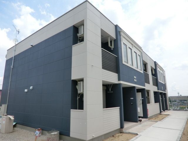 建物外観　周辺には商業施設が多数あり生活しやすい立地です