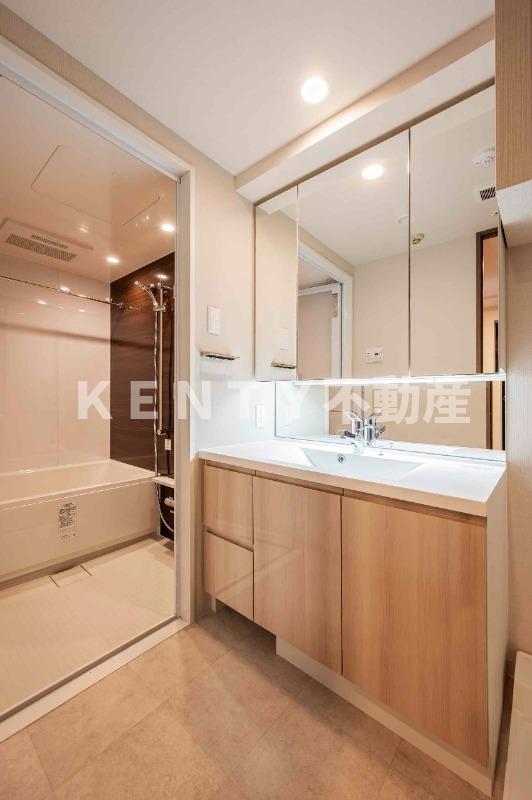 洗面設備　広い洗面スペース